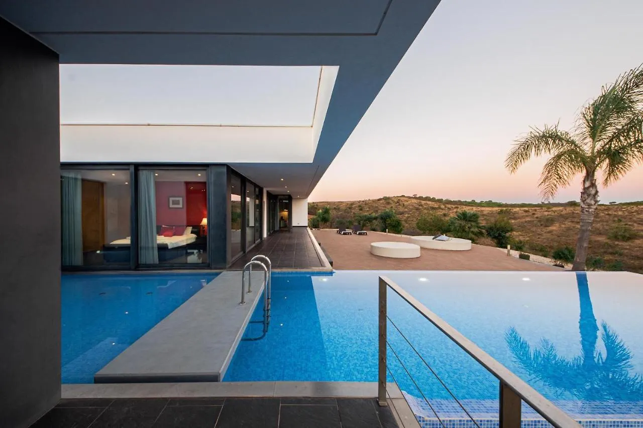 Sernadinha Lux Villa Lagos 0*,