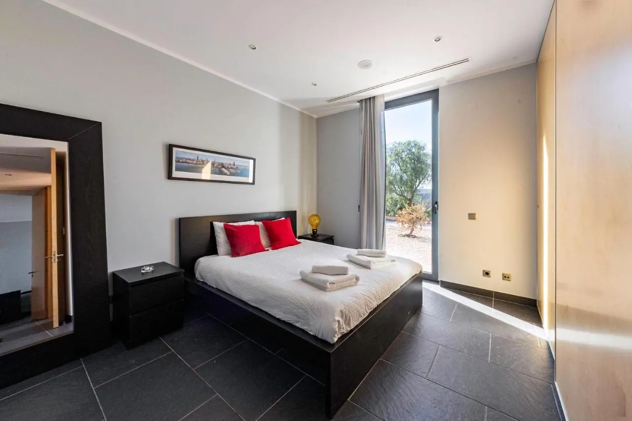 Sernadinha Lux Villa Lagos 0*,