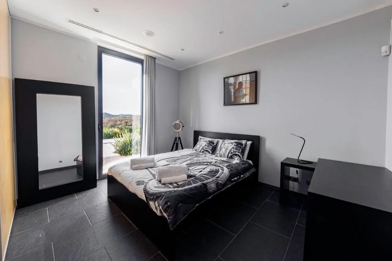 Sernadinha Lux Villa Lagos